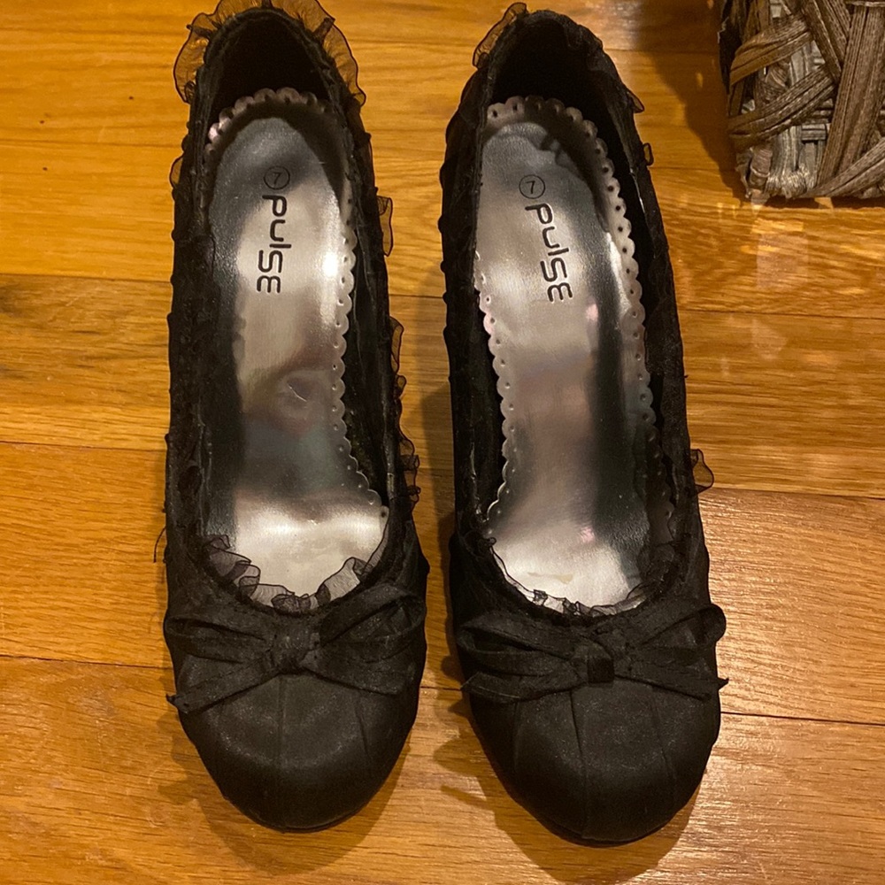 Pulse black shoe